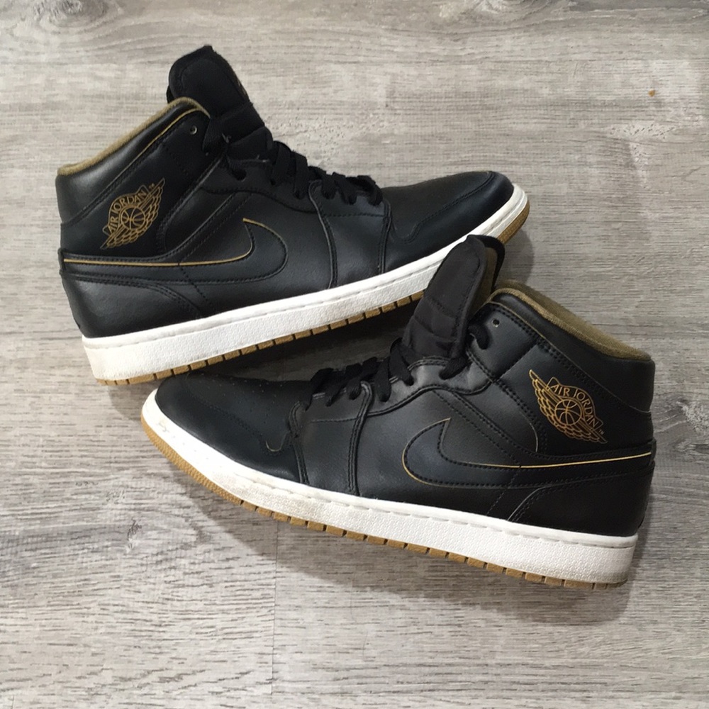 Air Jordan 1 black metallic gold